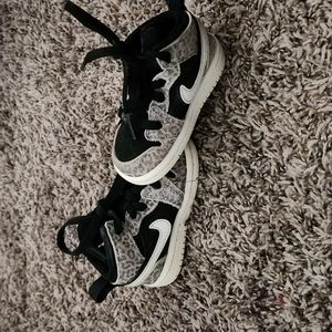 Nike cheetah shoes size 4c